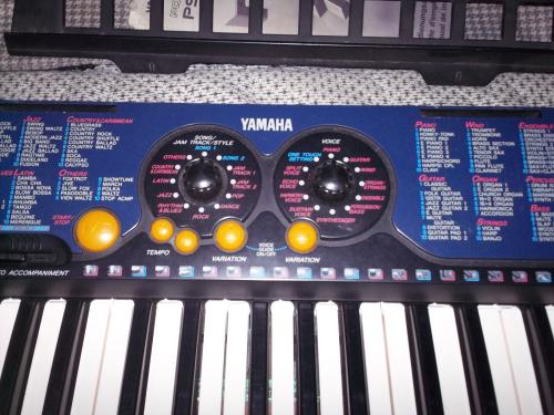Vendo teclado Yamaha Psr130 5 octavas (1700) - Imagen 3