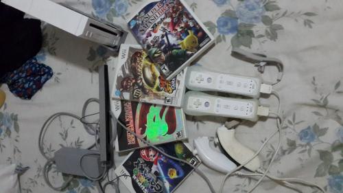 Vendo Nintendo Wii con 4 juegos originales  - Imagen 1